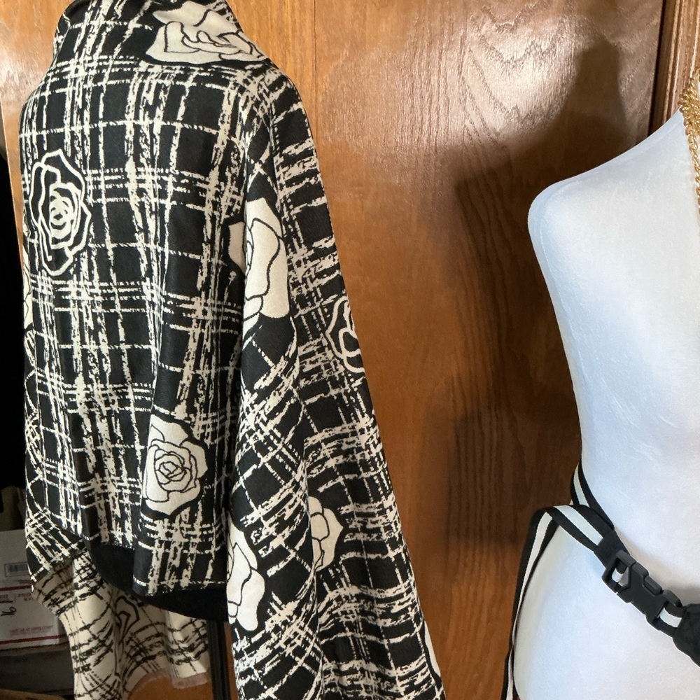 Black and Cream Plaid Shawl with Camelia floral Design - Picture 4 of 11